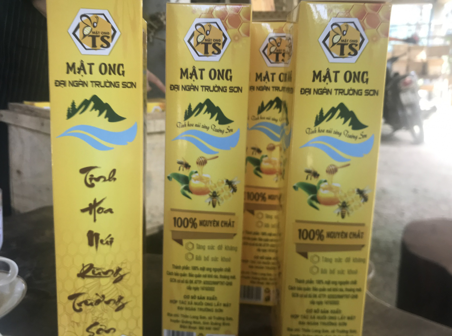 Thương hiệu mật ong đại ngàn Trường Sơn.