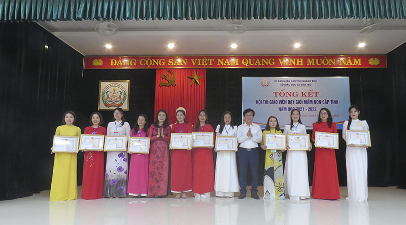 Nhờ thực hiện tốt các phong trào thi đua, nhiều giáo viên được tôn vinh trong các cuộc thi giáo viên dạy giỏi cấp tỉnh