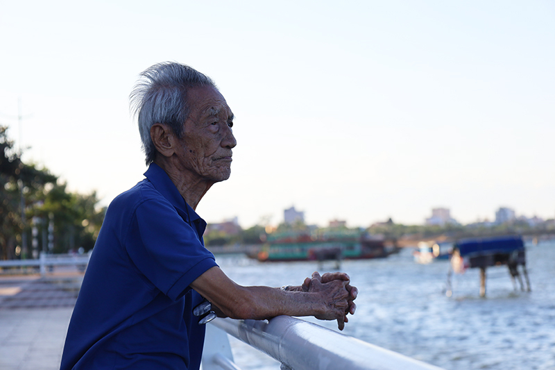 Nhà giáo, nhà thơ Lương Duy Cán trong chuyến trở về quê tháng 7/2023.