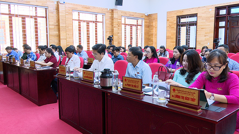 Các đại biểu tham dự kỳ họp.