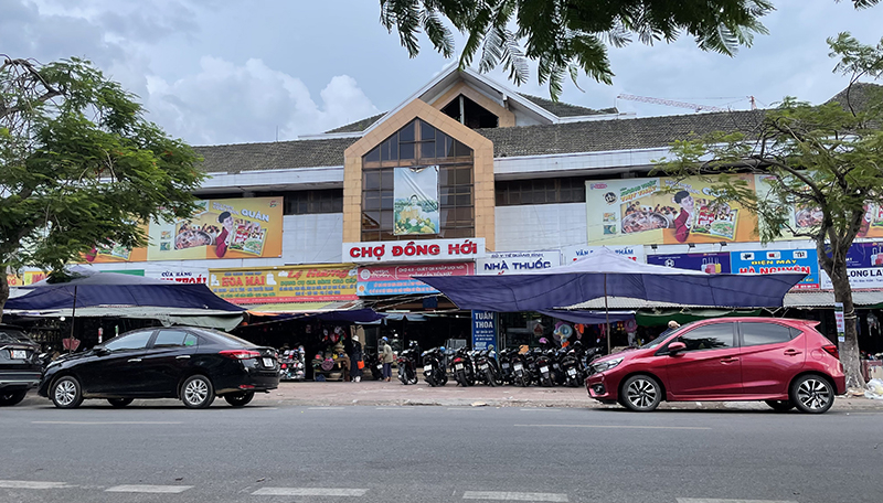Chợ Đồng Hới cũng không tránh khỏi số phận chung với các chợ truyền thống hiện nay.