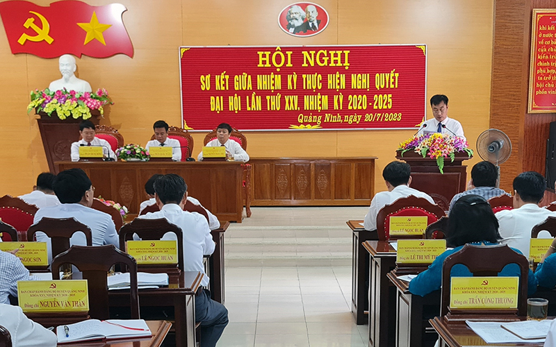 Toàn cảnh hội nghị. 