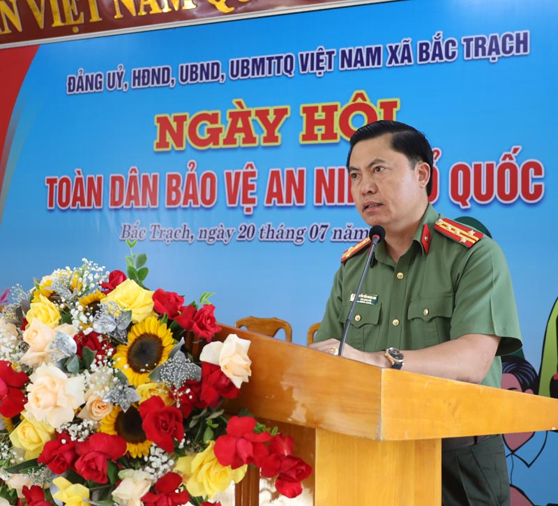 Đại diện lãnh đạo Công an tỉnh phát biểu chỉ đạo tại ngày hội.