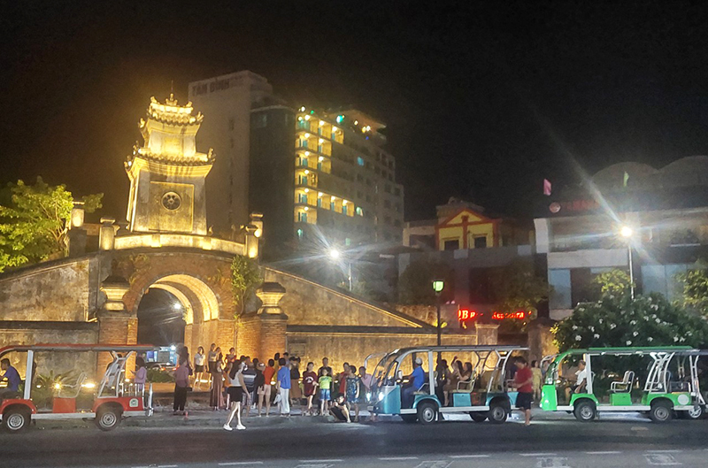  &quot;Food tour &quot; cũng là cách thức hiệu quả  &quot;đánh thức &quot; kinh tế đêm của TP. Đồng Hới.