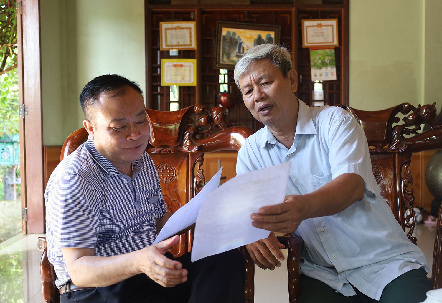 Đại tá Lê Văn Quang và thượng tá Đoàn Văn Bảo là những người lính, chuyên gia Việt Nam trở về từ Campuchia.