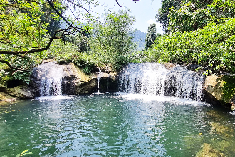 Vẻ đẹp hoang sơ của thác Vực Tròn.