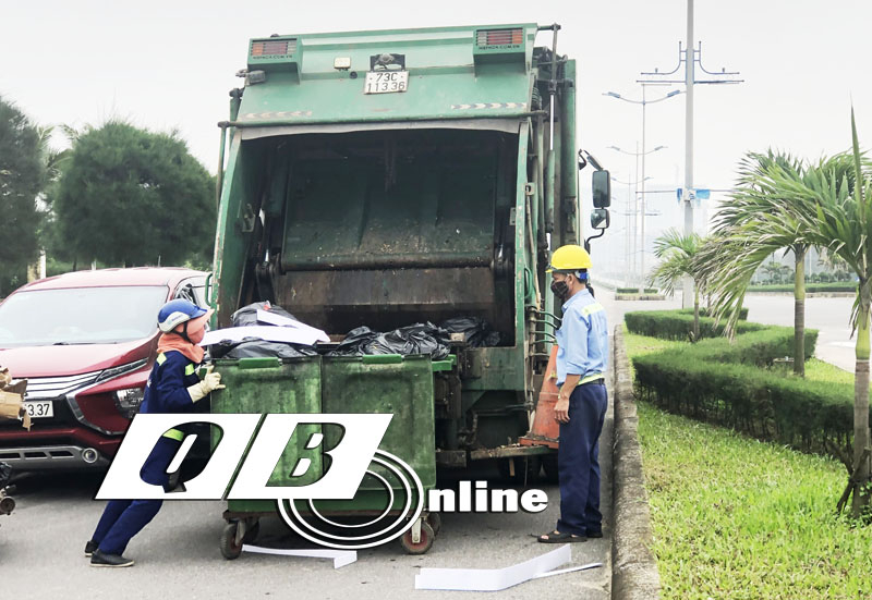 Trừ khu vực TP. Đồng Hới, các địa phương còn lại trong tỉnh đều đang gặp khó khăn trong việc thu gom, vận chuyển rác thải.