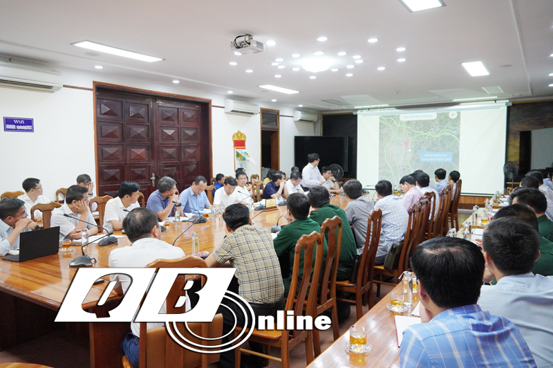 Các đại biểu dự buổi làm việc.
