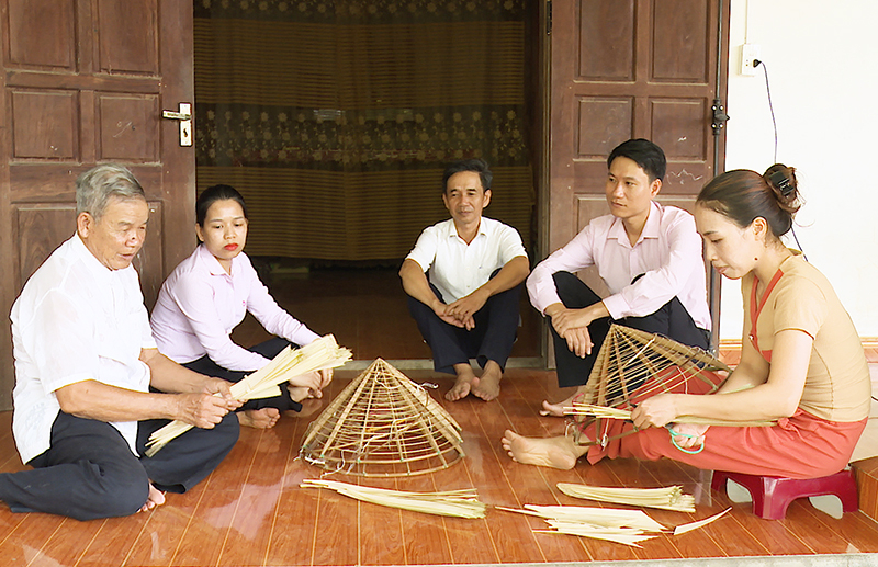 Cán bộ chính sách thường xuyên về cơ sở, giám sát các nguồn vốn vay bảo đảm phát huy đúng mục đích, hiệu quả.