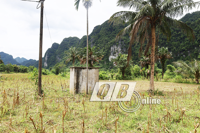 Những dấu tích còn lại ở vùng sạt lở của thôn Hát (cũ).