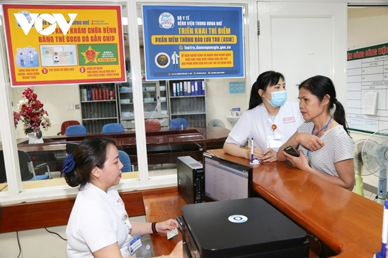 Nhiều tiện ích mang lại từ việc khám chữa bệnh bằng thẻ CCCD gắn chip.