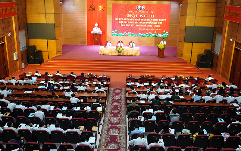 Toàn cảnh hội nghị.