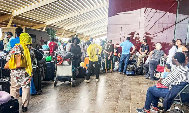Công dân các nước châu Âu chuẩn bị rời Niger.