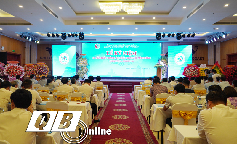 Buổi lễBuổi lễ hôm nay là sự kết nối các thế hệ lãnh đạo, công chức, viên chức và người lao của Sở TN-MT Quảng Bình trong 20 năm qua.