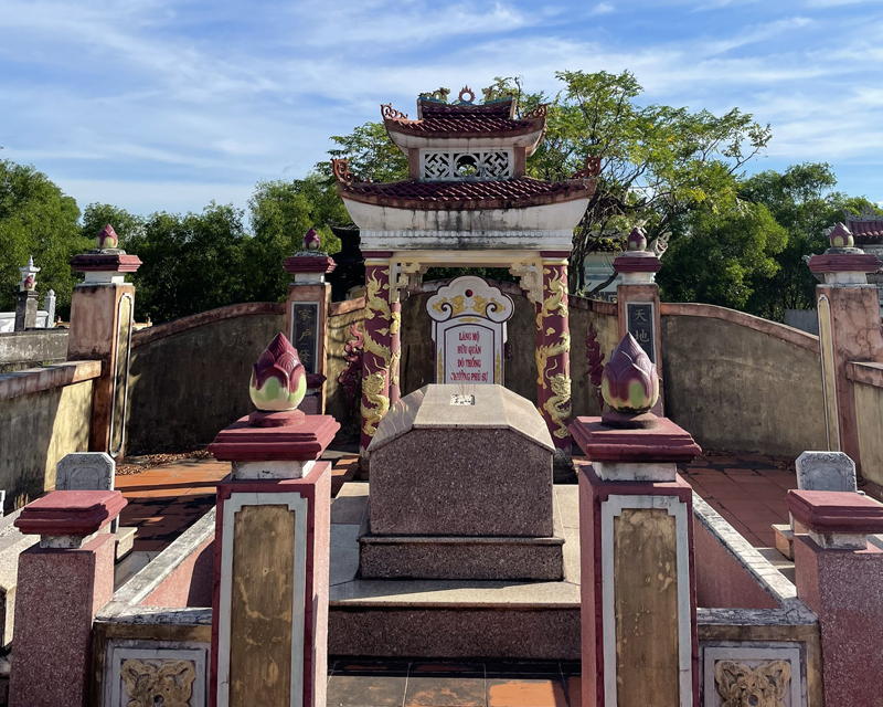 Lăng mộ Đô thống phủ chưởng phủ sự Lê Sỹ ở thôn Tiền, Võ Ninh (Quảng Ninh).