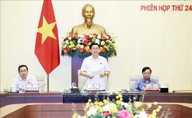  Chủ tịch Quốc hội Vương Đình Huệ phát biểu bế mạc phiên họp thứ 24 của Ủy ban Thường vụ Quốc hội. Ảnh: Doãn Tấn/TTXVN