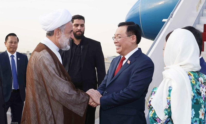 Lễ đón Chủ tịch Quốc hội Vương Đình Huệ tại Sân bay Mehrabad, Thủ đô Tehran. Ảnh: Doãn Tấn/TTXVN