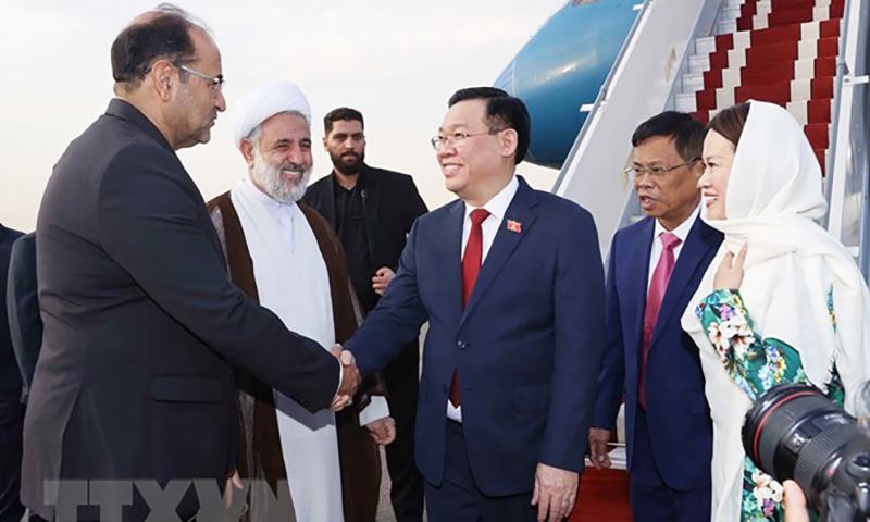 Lễ đón Chủ tịch Quốc hội Vương Đình Huệ tại Sân bay Mehrabad, Thủ đô Tehran. Ảnh: Doãn Tấn/TTXVN