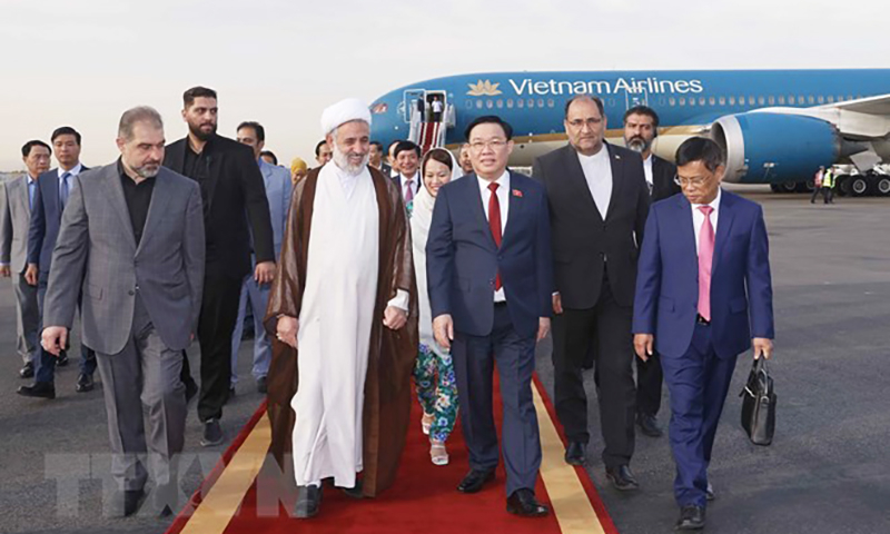 Lễ đón Chủ tịch Quốc hội Vương Đình Huệ tại Sân bay Mehrabad, thủ đô Tehran. (Ảnh: Doãn Tấn/TTXVN)