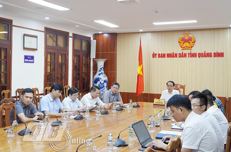 Các đại biểu dự cuộc họp tại điềm cầu tỉnh Quảng Bình.