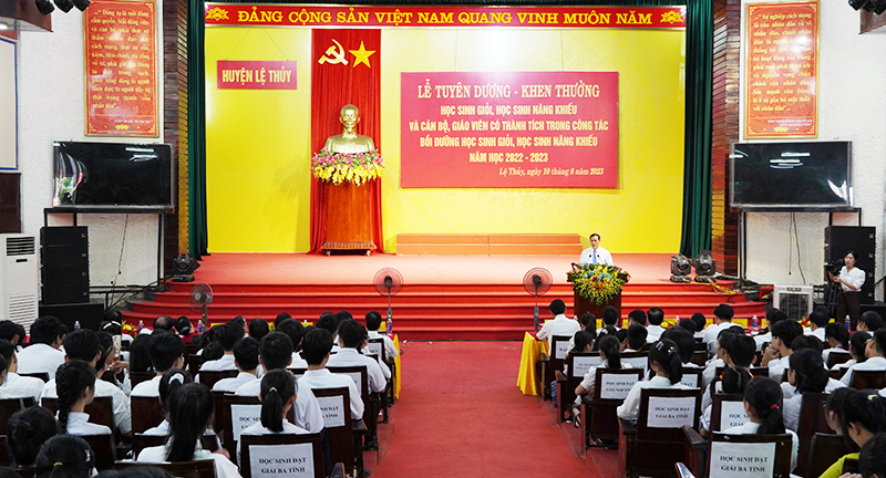 Quang cảnh buổi lễ.