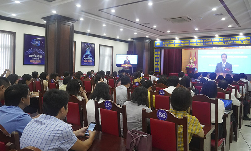 Các đại biểu dự chương trình tại điểm cầu Quảng Bình