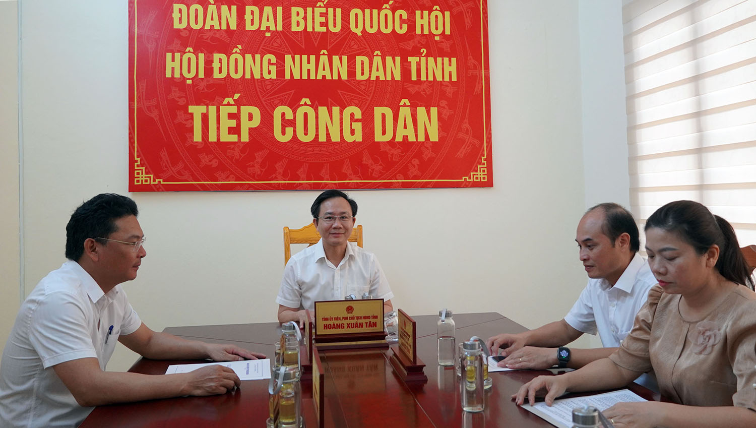 Toàn cảnh phiên tiếp công dân của Đoàn ĐBQH và HĐND tỉnh