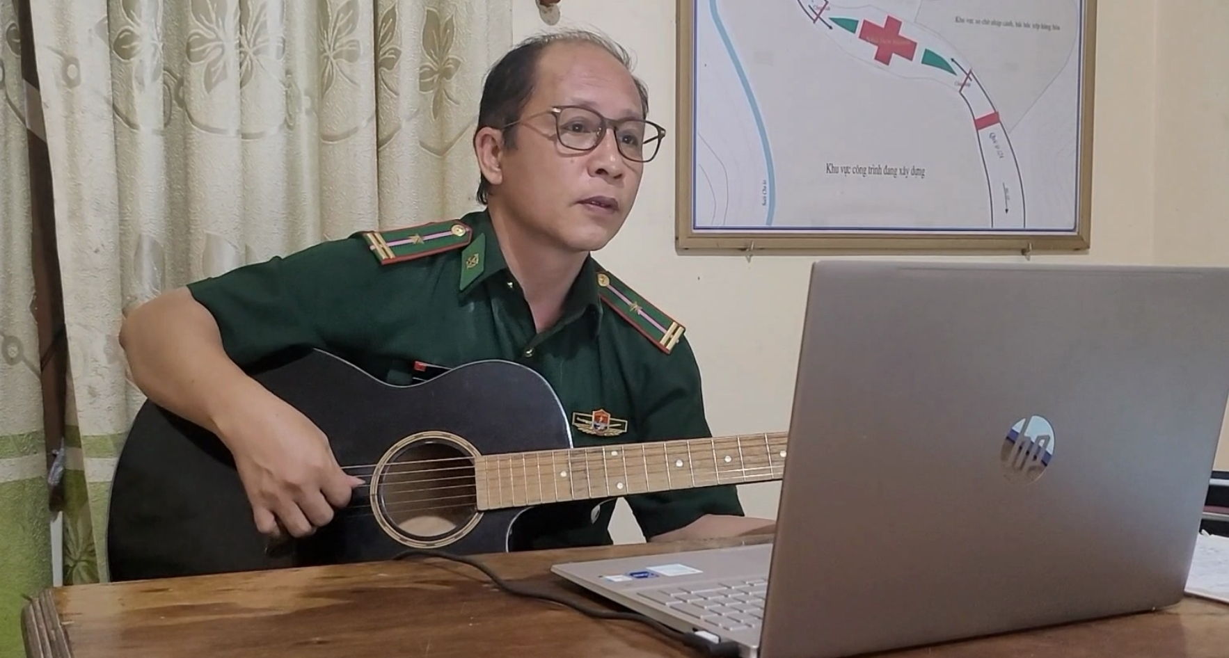 Nhạc sĩ quân hàm xanh Lê Đức Trí.