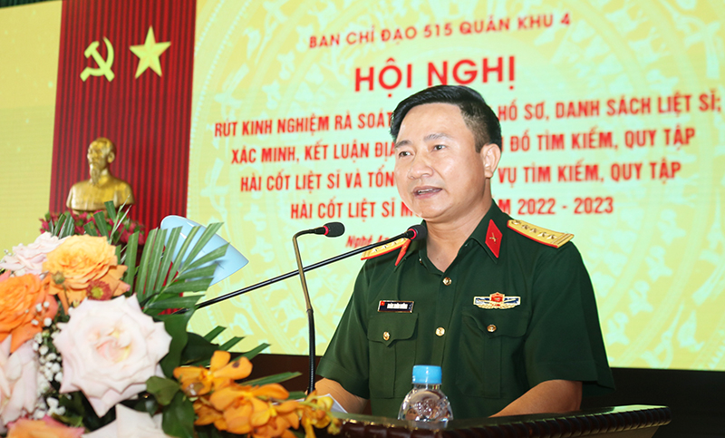 Đại tá Đoàn Xuân Bường, Phó Chính ủy, Trưởng ban Chỉ đạo 515 Quân khu chủ trì hội nghị.