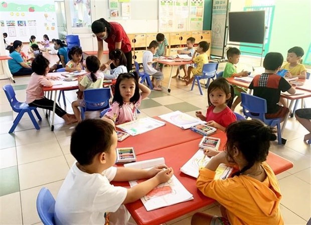Giáo viên cơ sở giáo dục mầm non công lập. (Ảnh: Hồng Đạt/TTXVN)