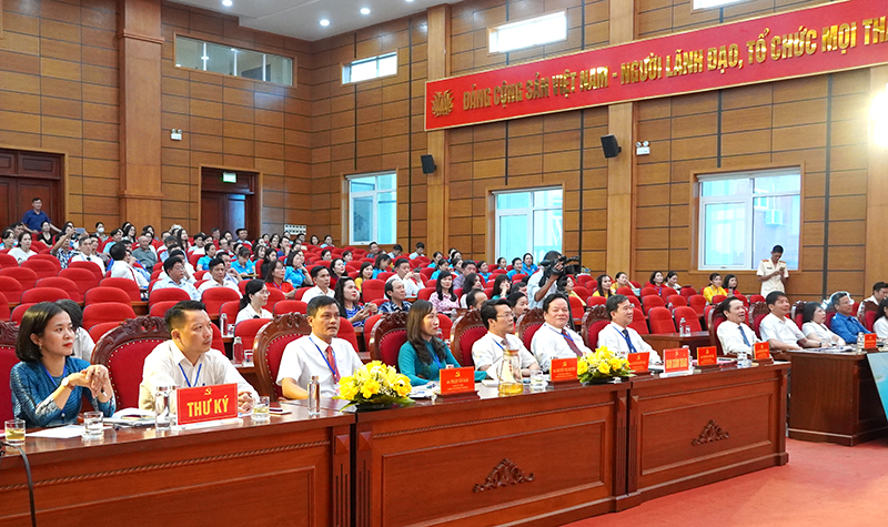 Đại biểu, Ban Tổ chức, Ban Giám khảo hội thi tại buổi khai mạc hội thi.