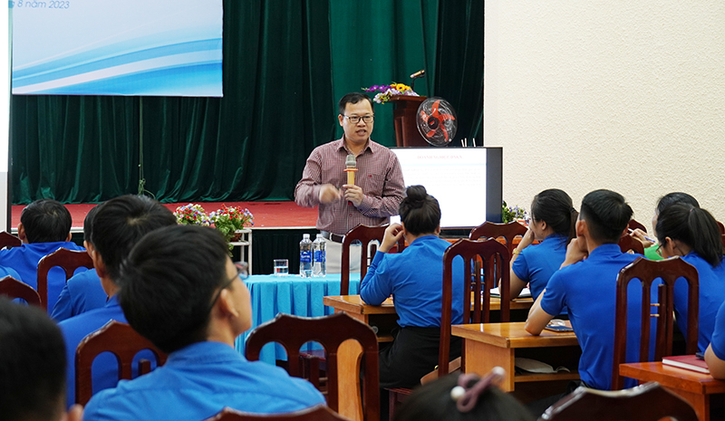  Giảng viên đào tạo là những người có kinh nghiệm chuyên môn.