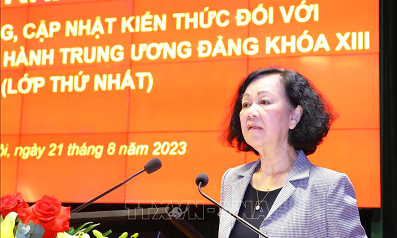 Đồng chí Trương Thị Mai phát biểu chỉ đạo và khai giảng lớp học. Ảnh: Văn Điệp/TTXVN