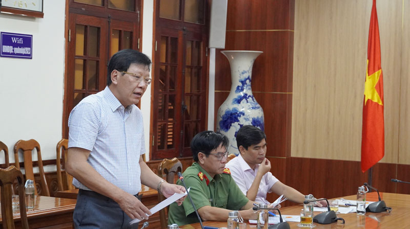 Đại diện lãnh đạo Sở Y tế trao đổi về vấn đề suy dinh dưỡng của trẻ em miền núi, vùng sâu vùng xa của Quảng Bình.