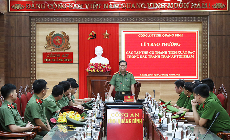Đại tá Nguyễn Tiến Hoàng Anh, Phó Giám đốc Công an tỉnh phát biểu tại lễ trao thưởng.