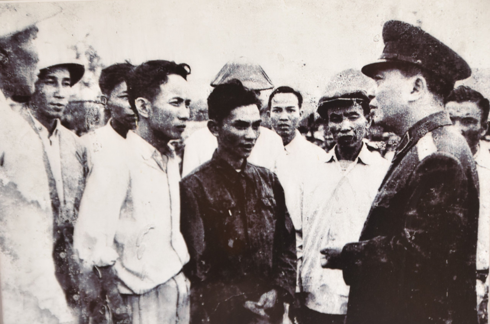 Đại tướng Võ Nguyên Giáp về thăm xã Cảnh Dương năm 1962.