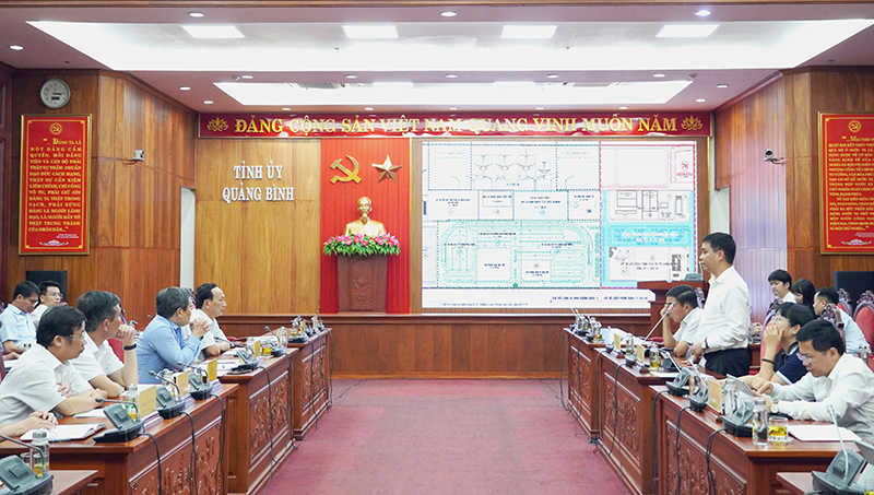 Thường trực Tỉnh ủy nghe lãnh đạo ACV báo cáo về dự án xây dựng Nhà ga hành khách T2 và mở rộng sân đỗ máy bay, Cảng hàng không Đồng Hới.
