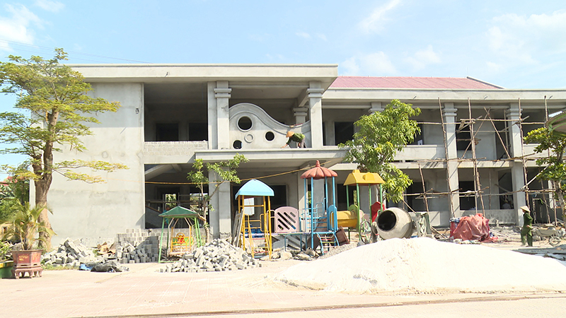 Nhiều trường học trên địa bàn đang gấp rút các hạng mục cuối cùng để đưa vào sử dụng.