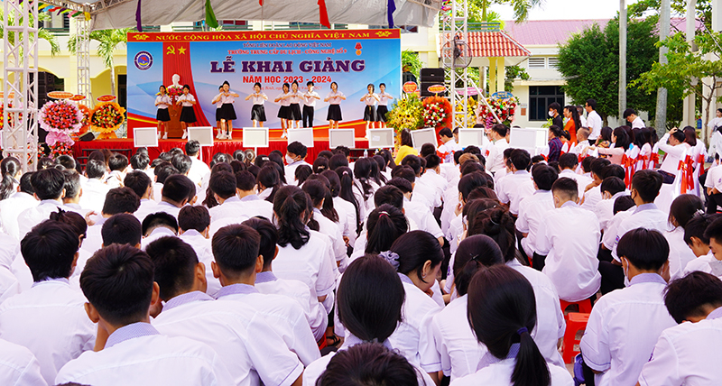 Toàn cảnh lễ khai giảng.