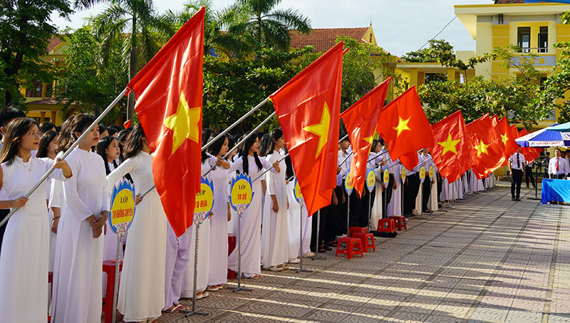 Không khí vui tươi trong ngày khai giảng tại Trường THPT chuyên Võ Nguyên Giáp