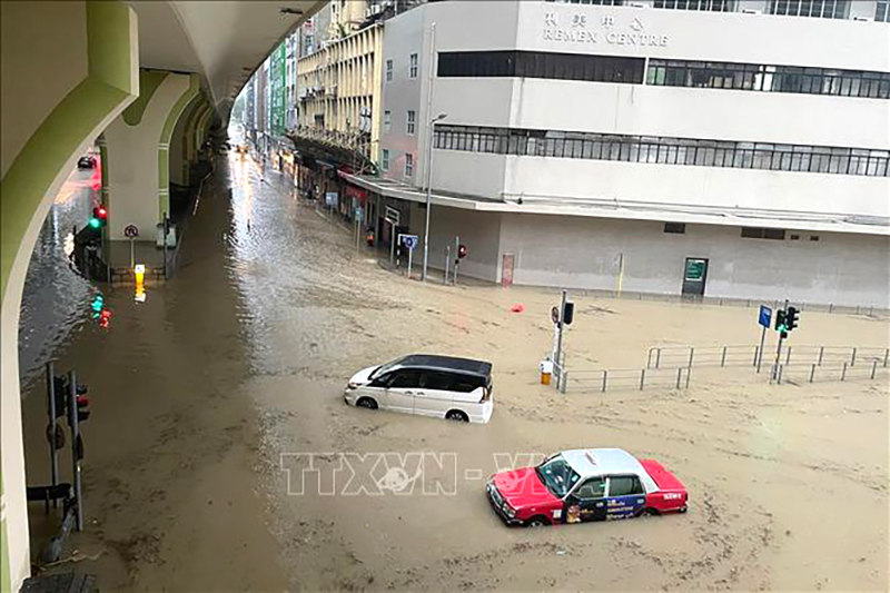  Cảnh ngập lụt sau những trận mưa lớn tại Hong Kong, Trung Quốc, ngày 8/9/2023. Ảnh: AFP/TTXVN