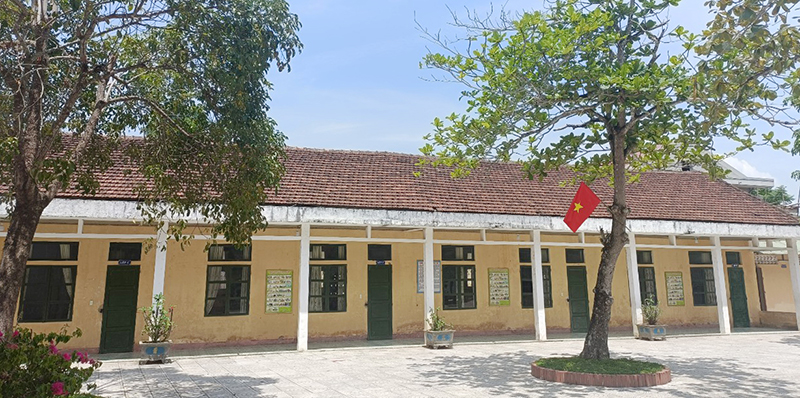 Nhiều trường học trên địa bàn Tuyên Hóa sụt chuẩn vì cơ sở vật chất xuống cấp, quy mô trường lớp không đáp ứng các quy định mới.