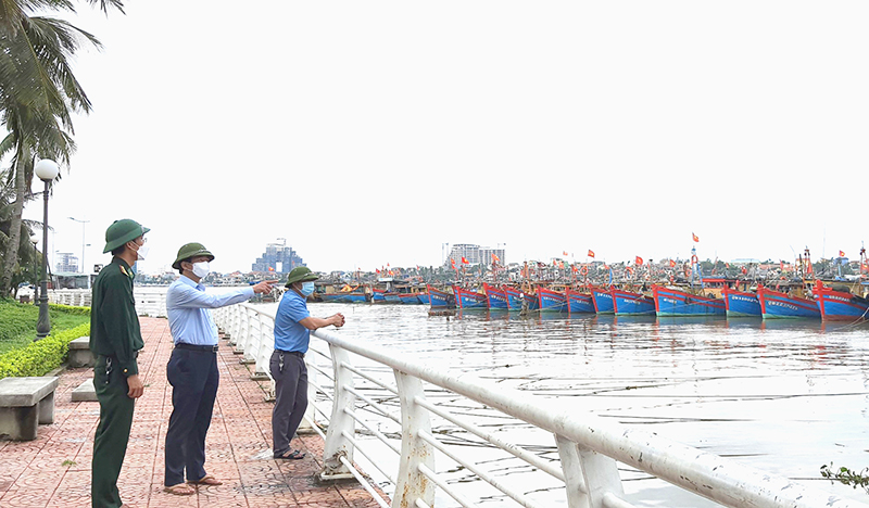 Khi có thông tin về bão lũ, các lực lượng trên địa bàn thành phố sẽ thông báo kịp thời, hướng dẫn người dân đưa tàu thuyền về nơi tránh trú bão an toàn.