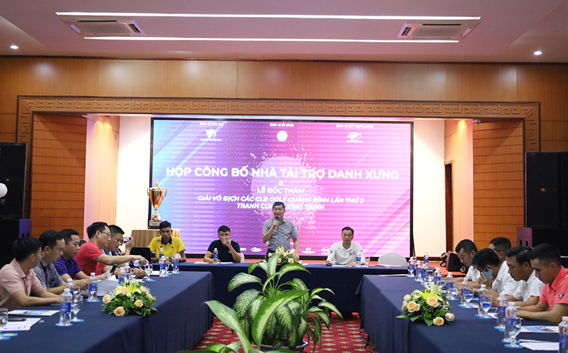 Toàn cảnh buổi họp.