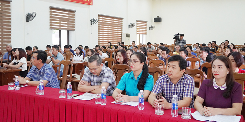 Các đại biểu và học viên tham dự lễ bế giảng.