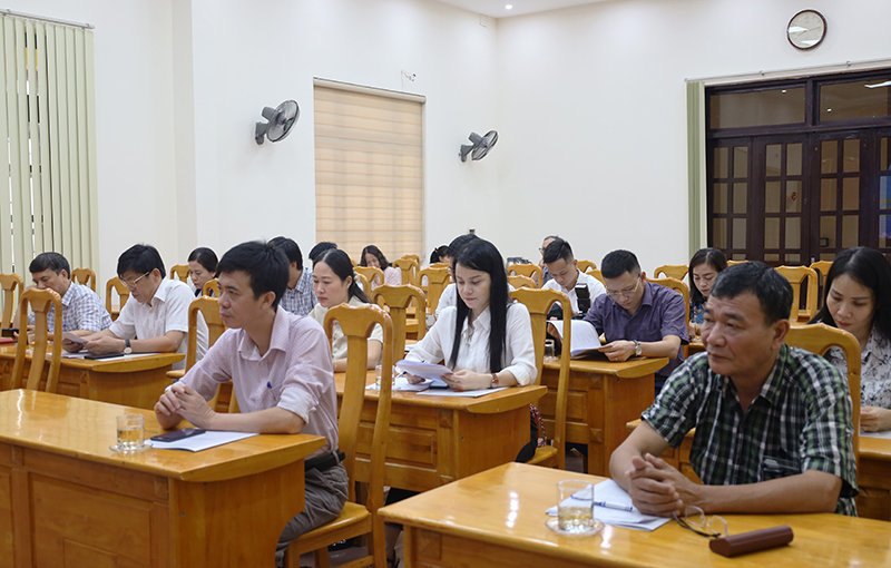 Các đại biểu dự buổi họp báo.
