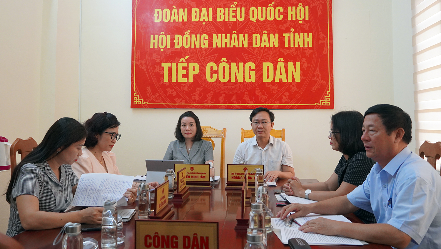 Lãnh đạo Đoàn ĐBQH và HĐND tỉnh tiếp công dân