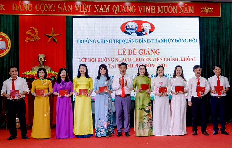 TP. Đồng Hới quan tâm công tác đào tạo, bồi dưỡng cán bộ nữ, cán bộ trẻ.