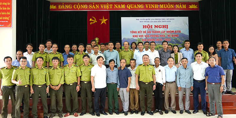 Ban tham vấn và 21 nhóm trưởng nhóm bảo tồn thôn bản khu vực Vườn Quốc gia Phong Nha-Kẻ Bàng.
