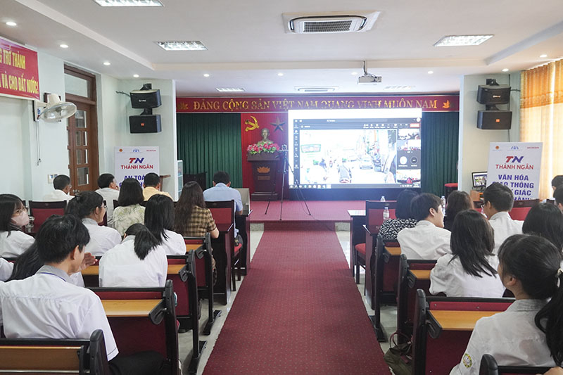 Học sinh được phổ biến các kiến thức về an toàn giao thông